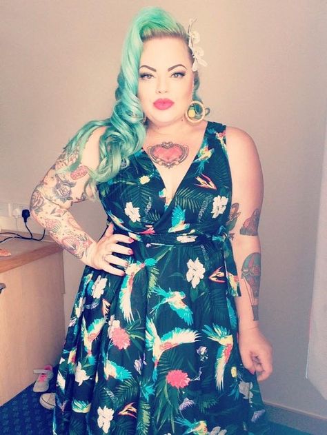 12 Plus Size Women Reveal How Tattoos Have Helped Their Body Positivity — PHOTOS Tattooed Plus Size Women, Plus Size Tattoos, Heavily Tattooed, Hawaiian Clothing, Girls With Sleeve Tattoos, Back Of Shoulder Tattoo, White Tattoo, Women Sleeve, Body Positivity