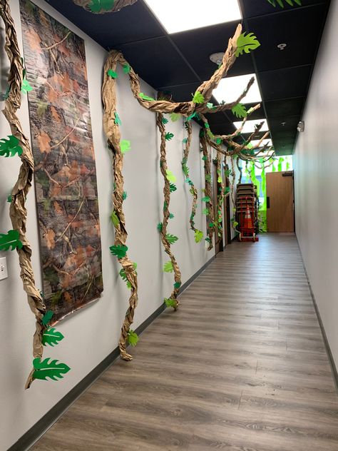 Jungle Stage Design, Day Camp Activities, Vbs Jungle, Weird Animals Vbs, Alice In Wonderland Diy, Lion King Party, Jungle Decorations, Fairytale Decor, Jungle House