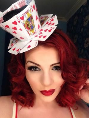 Get Inspired! 15 Paper Halloween Costume Ideas: Teacup Fascinator Made From… Diy Fantasia, Queen Of Hearts Halloween, Halloweenský Makeup, Heart Costume, Queen Of Hearts Costume, Mad Hatter Party, Alice In Wonderland Costume, Wonderland Costumes, Alice In Wonderland Tea Party