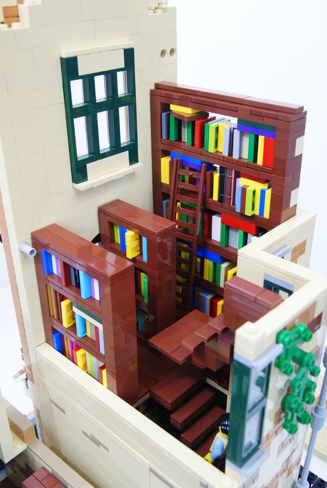 https://flic.kr/p/wW3p7b | Lego Used Book Store 6 | A small store crowded with books. The interior is inspired by a used bookstore I passed by in New York, which had all its walls, and even stairs, covered in books. The challenge here was to not have the books neatly alligned on the shelves. I'm pretty happy with how it turned out, and it meshes fairly well with some of the official modulars. Lego Book Nook, Lego Library Ideas, Lego Bookshelf, Lego Bookends, Lego City Room, Lego Bookshop, Lego Interior Design, Lego Storybook, Lego Library