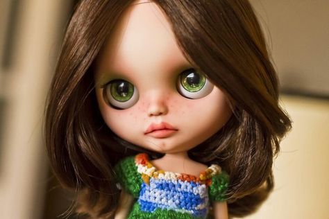 Green eyes Brown Hair Green Eyes, Short Brown Hair, Mary Ann, Doll Eyes, Funny Profile Pictures, Felix Stray Kids, Blythe Doll, Green Hair, Cute Dolls