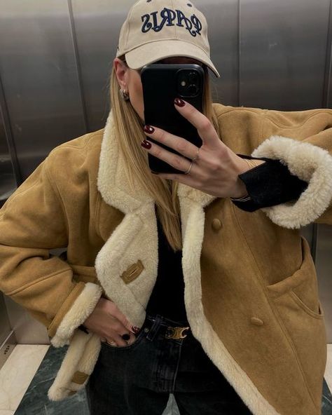 Julie Lellouche on Instagram: "Lazy perfectionist 🥨" Lamb Jacket, Short Coats Women, Wool Jackets Women, Casual Outwear, Winter Outwear, Womens Jackets Casual, Wool Coats, Collars For Women, Thanksgiving Outfit