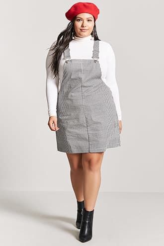 Plus Size Outfit For School, Denim Jumper Outfit, Plus Size Dungarees, Chubby Girl Fashion, Plus Size Jumpers, Smart Casual Dress, Chubby Fashion, Dungaree Dress, Curvy Model