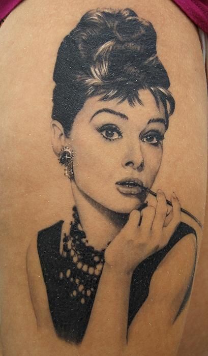 amazing Audrey Hepburn tattoo! Audrey Hepburn Tattoo, Theme Tattoo, Pin Up Tattoos, Inked Magazine, Body Modification, Great Tattoos, Pattern Tattoo, Tattoo Trends, Love Tattoos