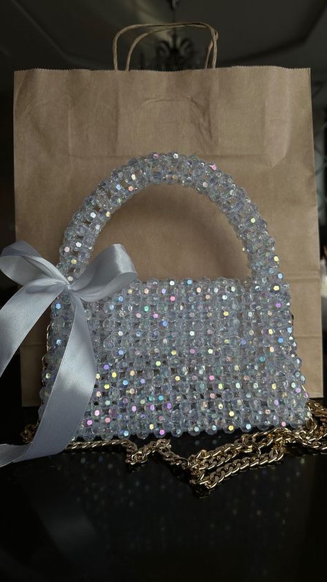 Beads Bag Design, Crystal Bags Handbags, How To Make Pearl Bag, Beads Bags Handmade, Pearl Beaded Bag, Pearl Bags, Beads Bag, Diy Earrings Easy, Hand Beaded Bag