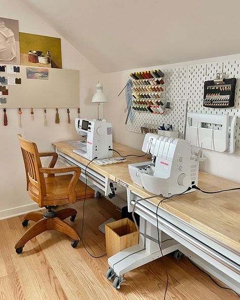 Small Sewing Space, To Sew Clothes, Small Sewing Rooms, Sewing Desk, Sewing Station, Sewing Room Inspiration, Sewing Room Storage, Sewing Spaces, Sewing Room Design