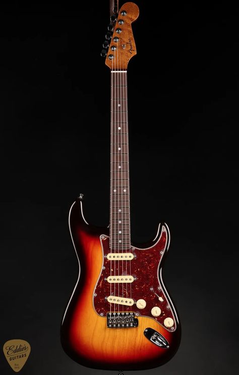 Fender Custom Shop American Custom Stratocaster - Chocolate 3-Tone Sunburst Fender Stratocaster Aesthetic, Sunburst Stratocaster, Custom Stratocaster, Fender Stratocaster Sunburst, Cool Electric Guitars, Fender Custom Shop, Fender American, Fender Stratocaster, Fender Guitars