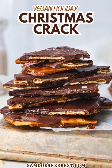 This Christmas crack is the perfect last-minute holiday dessert recipe! With just 5 ingredients and minimal effort, you’ll have a perfectly sweet, slightly salty Christmas treat. This totally foolproof saltine chocolate toffee bark recipe is super easy, perfect for even the most inexperienced home cooks! Salty Christmas Treats, Toffee Bark Recipes, Peppermint Chocolate Chip Cookies, Toffee Bark, Chewy Gingerbread Cookies, Decadent Chocolate Desserts, Holiday Dessert Recipes, 5 Ingredient Recipes, Bark Recipe