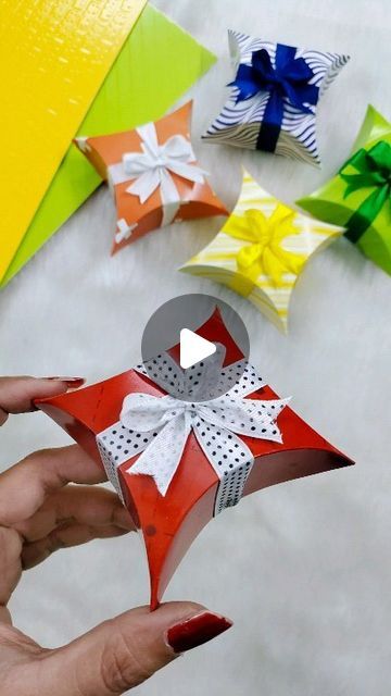 How To Make Gift Box With Paper, Paper Containers Diy, Diy Paper Gift Boxes Simple, Diy Paper Gift Bag, Gift Box Packing Ideas, Craft Paper Box Packaging Design, Magic Box Ideas, Small Gift Box Diy Paper Crafts, Handmade Gift Boxes Ideas