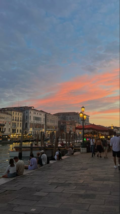 Italy Snapchat, Venice Sunset, Italy Sunset, Italy Vibes, Road Trip Places, Italy Venice, Italy Aesthetic, Sunset Aesthetic, Europe Tours