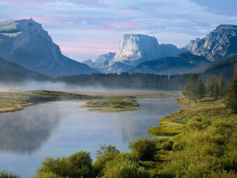 The Best Kayaking Lake In Wyoming Is One You May Never Have Heard Of, Green River Lakes Pinedale Wyoming, Green River Wyoming, Wyoming Nature, Wyoming Vacation, Mountains Camping, Red Desert, Wyoming Travel, Travel Mountains, Wind River