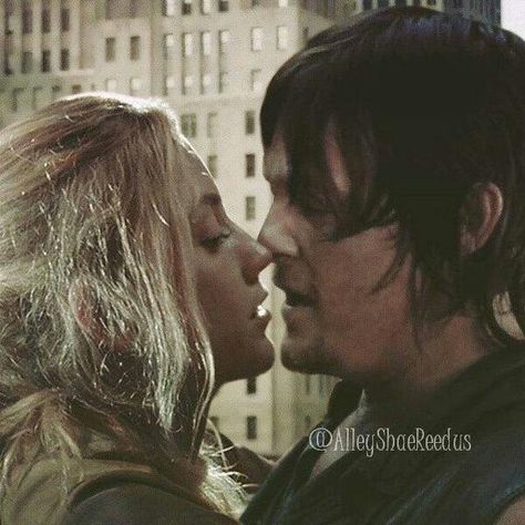 I hope this is in Season five Daryl And Beth, Carl E Enid, Daryl Beth, Gravity Falls Book, Carl And Enid, Daryl Twd, Walking Dead Wallpaper, Katelyn Nacon, Beth Greene