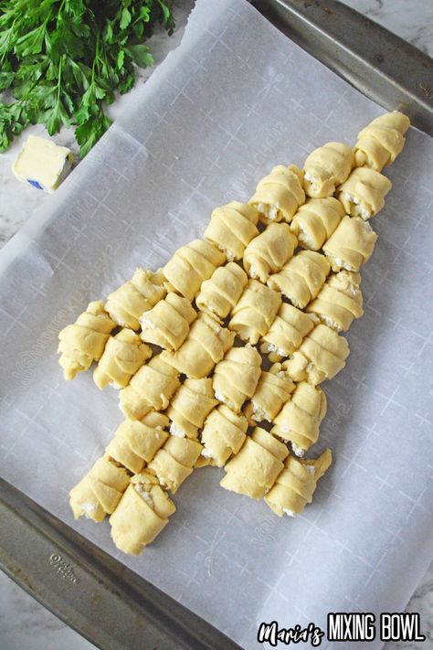 Boursin Cheese Crescent Rolls, Boursin Cheese Christmas Tree, Pillsbury Crescent Appetizers, Croissant Appetizers, Boursin Cheese Appetizers, Boursin Appetizers, Recipes Using Crescent Rolls, Crescent Roll Appetizers, Cheese Crescent Rolls