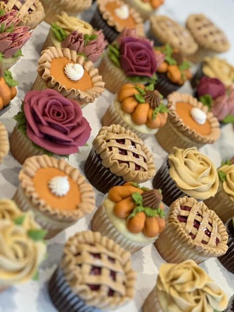 Thanksgiving Sweets, Thanksgiving Cupcakes, Fall Cupcakes, Thanksgiving Cakes, Cupcake Cake Designs, Floral Cupcakes, Thanksgiving Food Desserts, Fall Cakes, Cupcake Designs