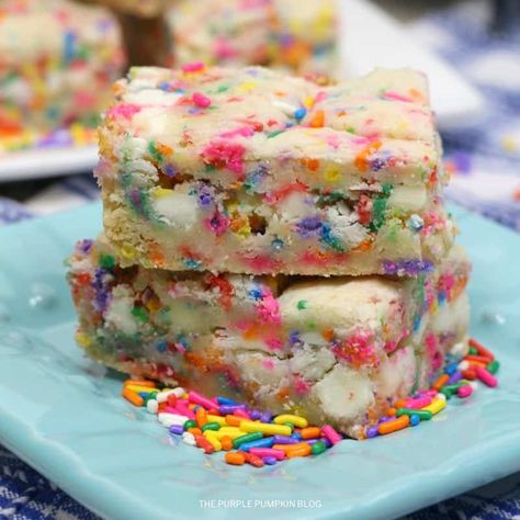 Unicorn Brownies, Funfetti Bars, Funfetti Cake Mix Recipes, White Chocolate Chips Recipes, Funfetti Cake Pops, White Cake Mix Cookies, Rainbow Snacks, Recipes Using Cake Mix, Bar Desserts