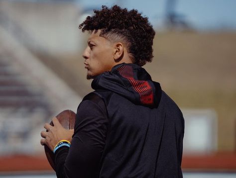 Patrick Mahomes Haircut, Mahomes Haircut, Curly Hair Designs, Pat Mahomes, Kc Chiefs Football, Chiefs Kingdom, Kansas City Chiefs Football, Chiefs Football, Patrick Mahomes