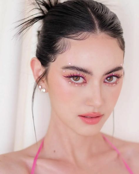 Makeup Layout, Davika Hoorne, Rave Makeup, Eye Makeup Pictures, Ethereal Makeup, Makeup Transformation, Sleek Hairstyles, Makeup Pictures, Bride Makeup