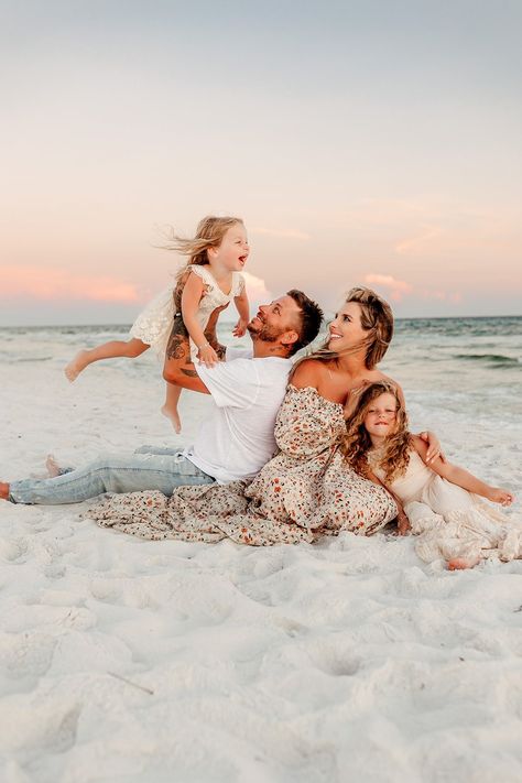 Family — Brianna Merritt Photography Outfit Colors For Beach Pictures, Family Portrait Poses Beach, Beach Family Shoot Ideas, Beach Shoot Outfit Ideas, Beach Family Poses Ideas, Florida Beach Family Photos, Beach Family Christmas Photos, Family Photo At Beach, Beach Family Picture Ideas