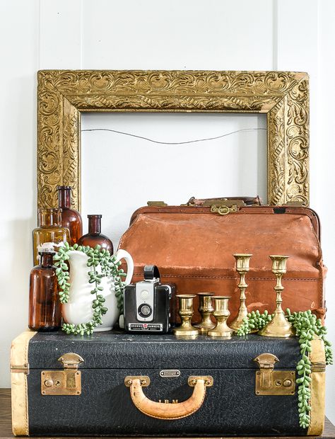 Christmas Vignettes Display, Decor Vignettes, Antique Store Displays, Vintage Booth Display, Suitcase Decor, Vintage Store Displays, Antique Booth Displays, Antique Mall Booth, Antique Booth Ideas