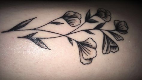 Sweet Pea Tattoo Traditional, Sweetpea Flower Tattoo, Sweat Pea Tattoo, Flower Thigh Tattoo, Pea Tattoo, Sweet Pea Tattoo, Underboob Tattoos, Nature Sleeve, Sweet Pea Flower