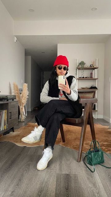 Beanie Outfit Aesthetic, Aritzia Shirt, Old Celine, Glasses Outfit, Beanie Outfit, Fashion Tiktok, Aesthetic Streetwear, Fall Fits, Outfit Aesthetic