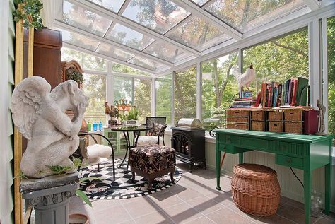 A kitchen extension/ living room in Saugerties by Hudson Valley Sunrooms. Corner Breakfast Nook Ideas, Bohemian Sunroom, Attached Greenhouse, Glass Sunroom, Sunroom Furniture, Sunroom Decorating, Rustic Lamp Shades, Sunroom Designs, Bohemian Interior Design