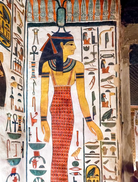 Egypt Queen, Ancient Egypt Fashion, Ancient Egyptian Tombs, Ramses Ii, Old Egypt, Egyptian Pyramids, The Descent, Valley Of The Kings, Egyptian Culture