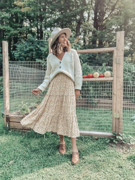 Cute Spring Church Outfits, Modest Spring Fashion, Spring Church Outfits, Cardigan Over Dress, Church Outfit Spring, Outfits Alt, Alt Summer, Model New York, New York Winter Fashion