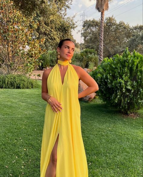 Spring Wedding Guest Attire, Yellow Prom Dress, Yellow Prom, Beach Wedding Attire, Fiesta Outfit, Prom Dresses Yellow, Wedding Guest Style, Summer Wedding Outfits, Guest Attire