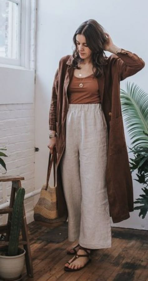 Chic Earthy Outfits, Natural Personality Style, Earthy Chic Fashion, Sage Archetype Outfit, Artist Look Outfit, Seeker Archetype, Hippie Mom Style, Mother Archetype Style, Style Aesthetics Types