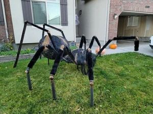 Big Spider Diy Halloween, Diy Giant Spider Halloween, Diy Huge Halloween Spider, Large Outdoor Spider Diy, Diy Extra Large Spider, Diy Huge Outdoor Spider, Giant Pvc Spider Diy, Cat Yowling, Diy Halloween Spider