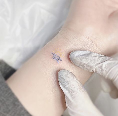 Blue Tattoo Men, Blue Fish Tattoo, Tiny Fish Tattoo, Tiny Fish, Tattoo Minimalist, Blue Tattoo, Fish Tattoo, Mini Blue, Blue Fish