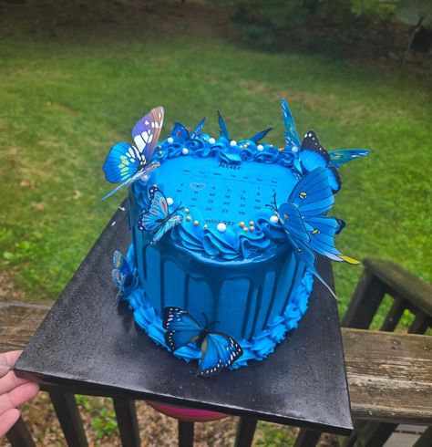 Gemini SZN....with this beautiful royal blue heart calendar cake with pretty butterflies 🦋 Happy Birthday 🎂 🥳 🎉 #chocolatecoveredstrawberries #indianabakery #margueritesbakeshop #bakingfromscratch #nwindianabaker #indianabaker #cakestagram🍰 #blackgirlsbake #chocolate #poundcakes #buttercreamgang #blackownedbusiness #whippedcream #cookies #buttercream #homemadebaker #sweettreats #decoratingcakes #chicagocakes #chicagobaker #Chicagotreats #chicagosweets #blackwork #bakery #explorepage#chicag... Blue 21st Birthday Cake, Blue Bday Cake, Royal Blue Birthday Cake, Blue Heart Shaped Cake, Blue Cake Ideas Birthday, Blue Heart Cake, Chocolate Cake With Butterflies, Calendar Cake, Royal Blue Heart