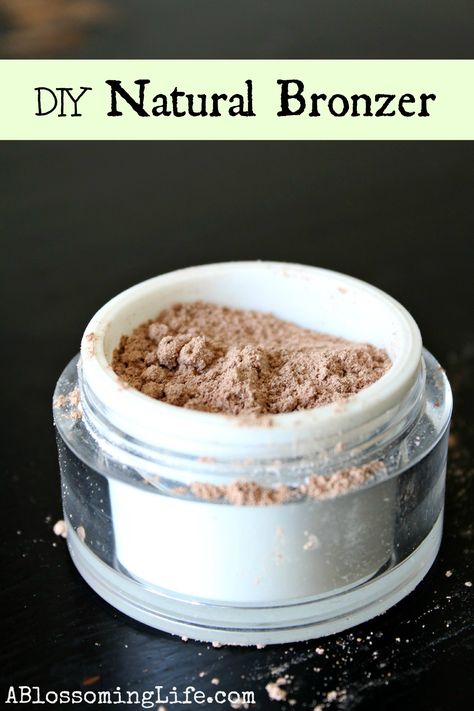 Homemade Natural Bronzer from ingredients right out of your pantry!!! Super easy and frugal. Do It Yourself Tattoo, Homemade Bronzer, Diy Bronzer, Diy Makeup Recipe, Make Up Diy, Inexpensive Makeup, Makeup Recipes, Homemade Makeup, Homemade Cosmetics