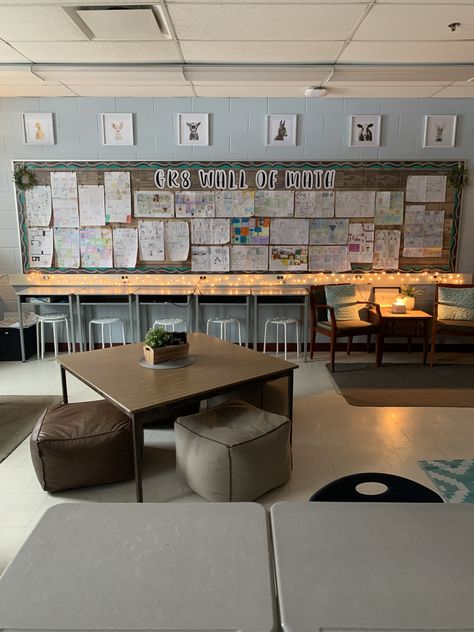 Comfy High School Classroom, Classroom Tables Instead Of Desks, Classroom Inspo High School, Flexible Seating Classroom High School, Classroom Functionality, Student Center In Classroom, Flexible Seating Classroom Elementary, Classroom Table Arrangement, Cozy Classroom Ideas High School