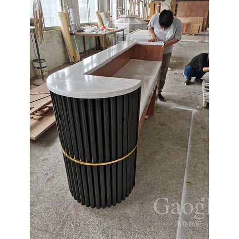 Small Reception Desk Design Entrance, Restaurant Reception Counter, Office Reception Counter Design, Creative Reception Desk Design, Small Reception Table, Small Reception Desk Design, Standing Reception Desk, Modern Reception Counter, Round Reception Desks