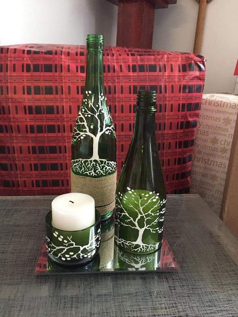 Empty Alcohol Bottle Crafts, Wine Bootle, Wine Bottle Painting Ideas, Glass Jar Ideas, Bottle Painting Ideas, Wine Bottle Painting, Fall Wine Bottles, Beer Bottle Crafts, Alcohol Bottle Crafts