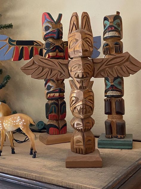 Totem Pole, Wood Carving, Tablescapes, Woodworking Projects, Woodworking, Carving, Ceramics, Wood, Art