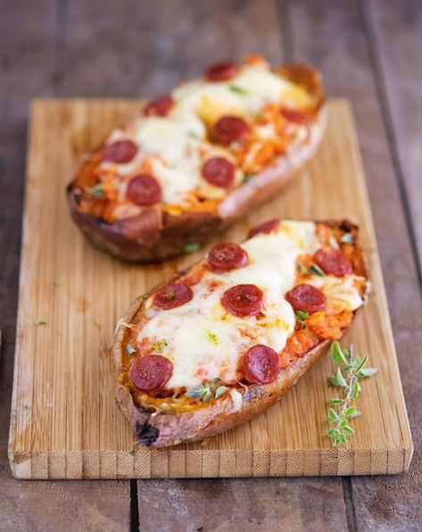 Sweet Potato Skins Recipe, Pizza Sweet, Sweet Potato Pizza, Potato Pizza, Healthy Superbowl Snacks, Sweet Potato Skins, Savory Muffins, Veggie Tales, Potato Skins