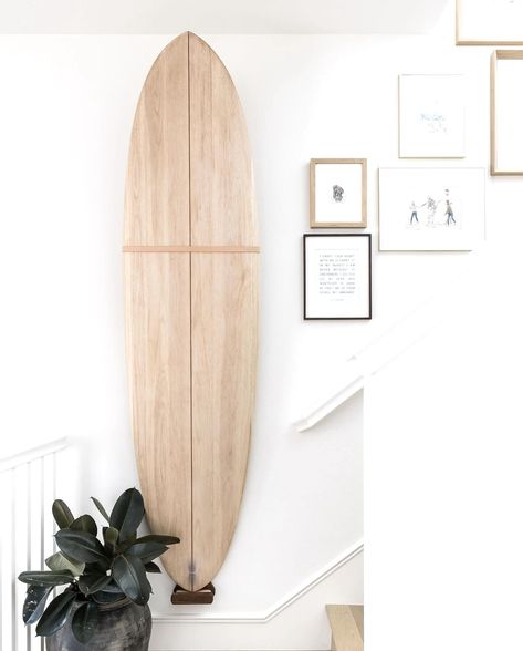 Pure Salt Gallery Wall, Beach Decor Apartment, Beach House Condo Interior, Decorating Wall Above Desk, Beach Appartment Decor, Scandi Beach House Interior Design, California Minimalist Decor, Art Deco Beach House Interior, Beach Aesthetic Interior Design