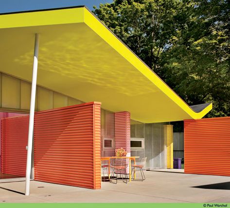 Patio bliss!! Butterfly Roof, Colour Architecture, Paint Your House, Outdoor Dining Spaces, Architecture Ideas, Mid Century Architecture, Colour Blocking, Roof Design, Mid Century Modern House