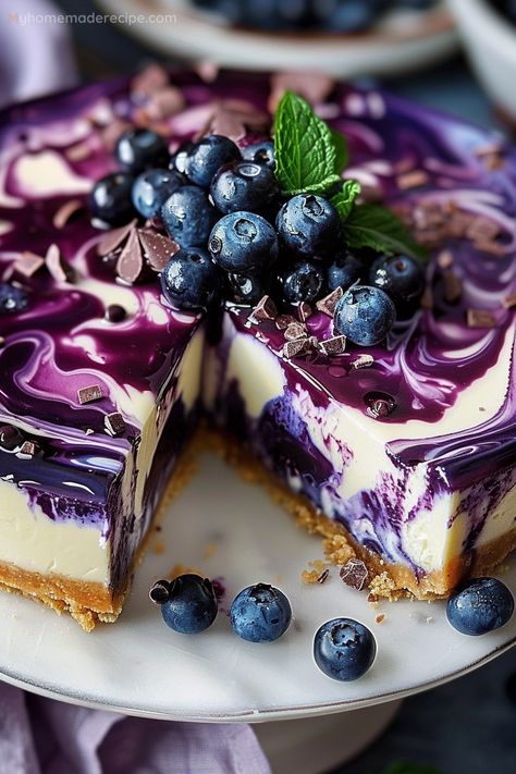 Delicious White Chocolate Blueberry Cheesecake Recipe - Skod White Chocolate Blueberry Cheesecake, Chocolate Blueberry Cheesecake, Cheesecake Desserts Recipes, Blueberry Cheesecake Recipe, Lemon Blueberry Cheesecake, Chocolate Blueberry, Blueberry Topping, Baking Fun, Cheesecake Desserts