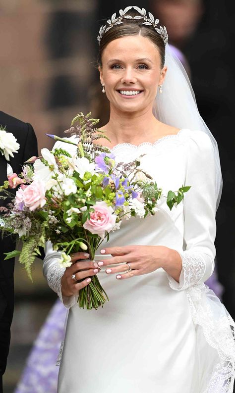 Did the New Duchess of Westminster Wear Her Rarely-Seen Engagement Ring at Wedding? Iris Wedding Bouquet, High Society Wedding, Duke Of Westminster, Hugh Grosvenor, Family Background, The Heir, Wedding Of The Year, Royal Brides, Duchess Of York