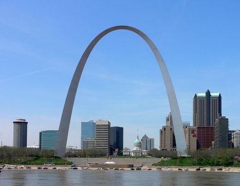 Most Famous Man-Made Arches: The Gateway Arch, St. Louis (source: wiki) Saint Louis Arch, St Louis Arch, The Gateway Arch, American Landmarks, Famous Monuments, Gateway Arch, Africa Do Sul, Sea To Shining Sea, Eero Saarinen