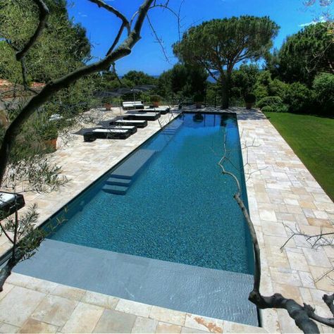 Ideas De Piscina, Deck Piscina, Moderne Pools, Luxury Swimming Pools, Pool Water Features, Swimming Pool House, Rectangular Pool, Luxury Pools, Modern Pools