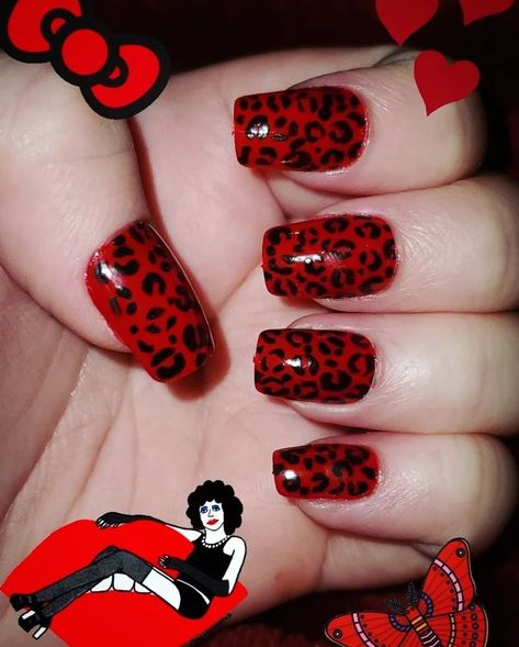 Emo Short Nail Designs, Emo Heart Nails, Short Nail Patterns, Nail Painting Ideas For Short Nails, Scene Acrylic Nails, Saw Inspired Nails, 2000s Nails Acrylic Y2k Short, Short Nail Ideas Halloween, Scene Nails Acrylic