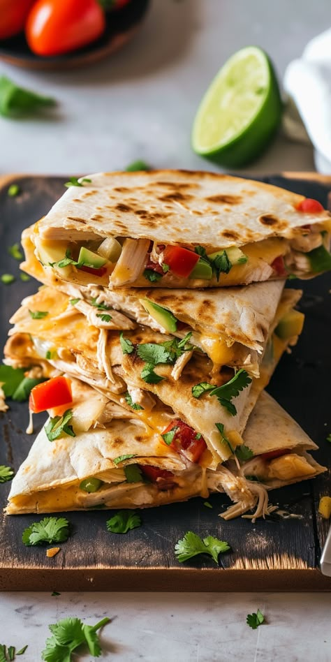 Chicken Quesadillas [30 Minutes] – Chasety Quesadilla Photography, Hamburger Tortilla, Cafe Food Photography, Quesadilla Chicken, Restaurant Logo Ideas, Pecan Chicken, Road Trip Food, Dinners Easy, Chicken Slices