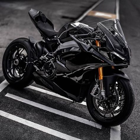 Ducati in Black  @Regran_ed from @rbjphoto -  Ducati Panigale V4s - #regrann  #bikerider #bikersofinstagram #motorcyclesofinstagram #twowheelsonelove #bikerstech #bikers #ducati #panigale #art #motoart #italian #motoporn Art Moto, Motor Balap, Xe Ducati, Moto Ducati, Image Moto, Мотоциклы Cafe Racers, Motorcross Bike, Custom Sport Bikes, Motos Honda