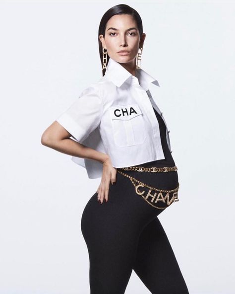 BUMP / / Lily Aldridge at 7 months pregnant in @vogue magazine. Love the Chanel ‘bump’ belt! Lily is expecting her second child with… Pregnancy Inspiration, Nursing Camisole, Pregnant Photoshoot, Maternity Photoshoot Outfits, Pregnant Photo, Maternity Tank Tops, Pregnancy Photography, Vogue Us, Lily Aldridge