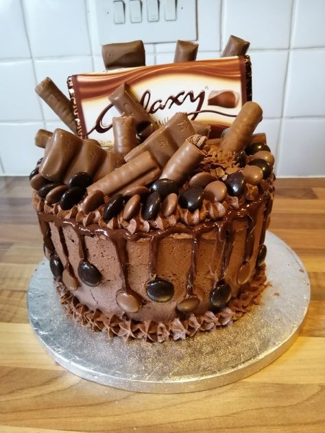 galaxy chocolate flavoured cake decorated with all things galaxy Galaxy Chocolate Birthday Cake, Galaxy Chocolate Cake, Chocolate Birthday Cake Recipe, Galaxy Cakes, Ultimate Chocolate Cake, Chocolate Birthday Cake, 40th Cake, Galaxy Chocolate, Galaxy Cake